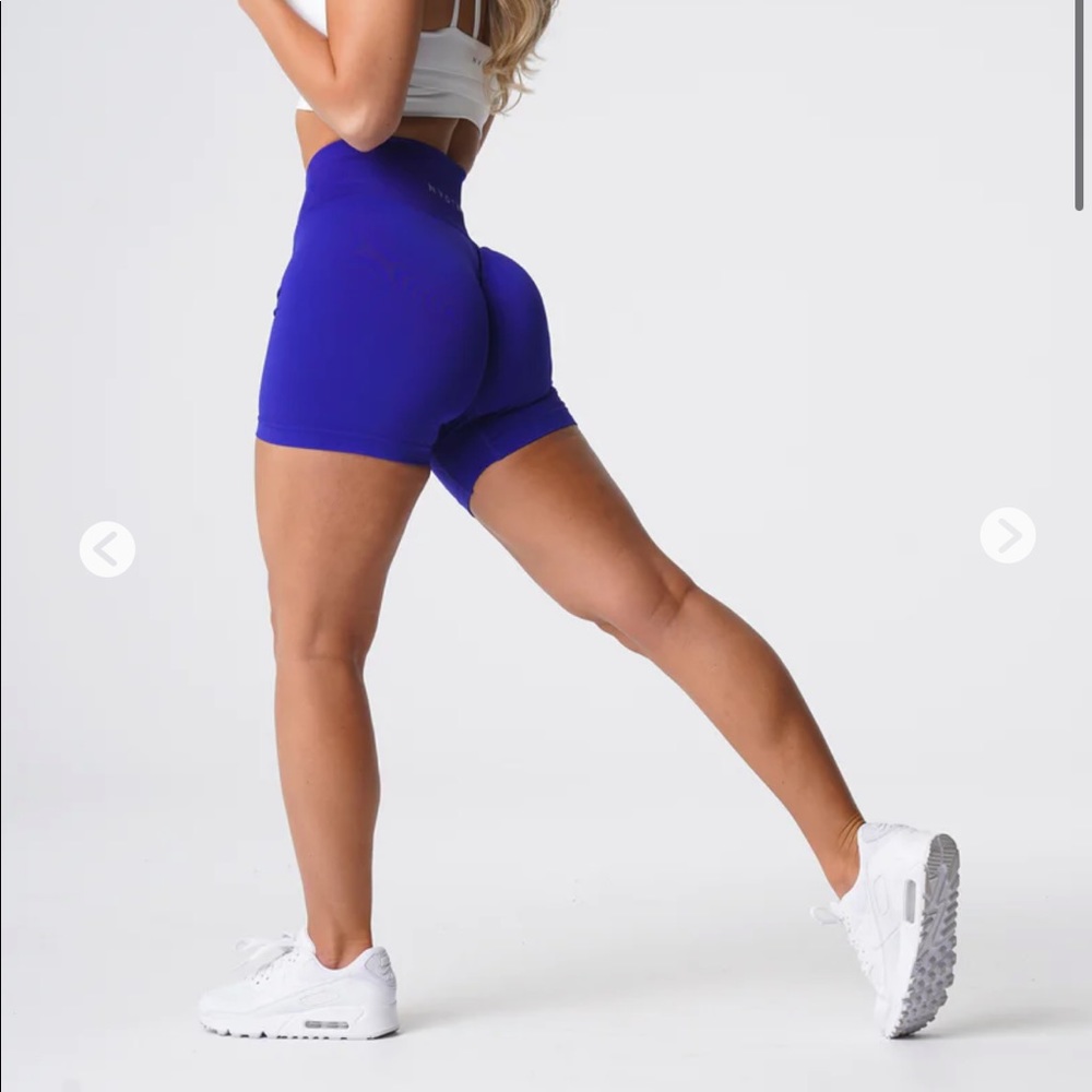 NVGTN seamless shorts in cobalt
